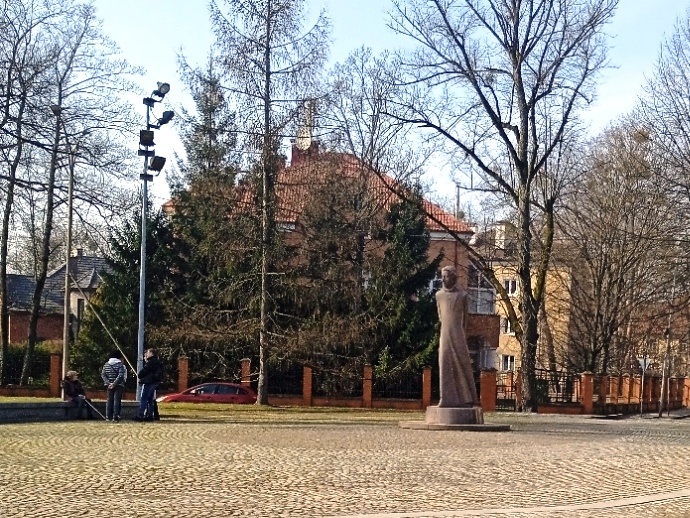 Литовский сквер. В центре сквера российско-литовской дружбы установлен памятник просветителю Людвигасу Резе, который в 32 года стал профессором Кёнигсбергского университета.