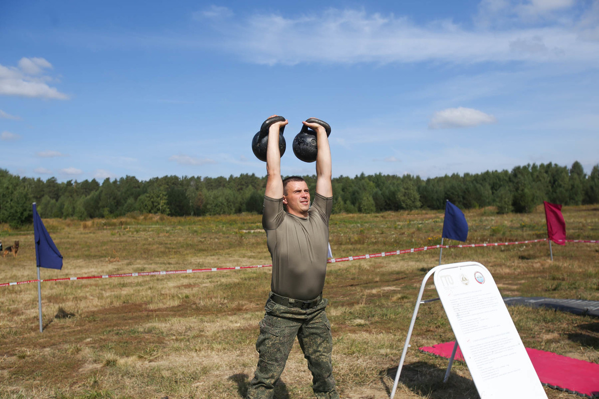 В список испытаний входят упражнения с гирей.  Фото: Фото: ФедералПресс / Ольга Юшкова