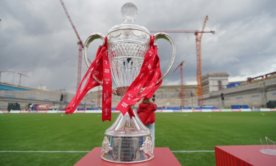    Где только не бывал Кубок России. Теперь он добрался до плавучего дока на краю земли. Фото: РФС