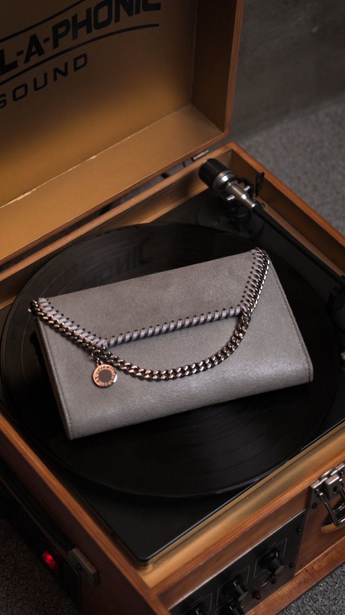 Культовая сумка Falabella из веганских материалов от Стеллы МакКартни (фото из её иг)
