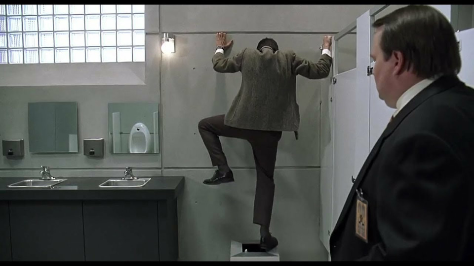 Кадр из фильма про мистера Бина. Фото из интернета.