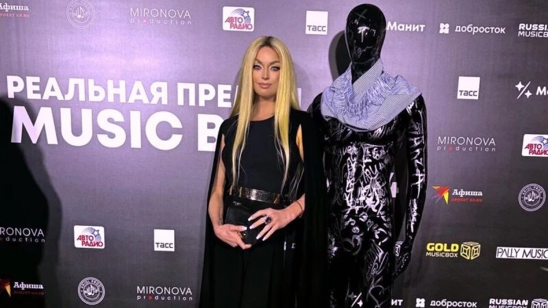     Анастаися Волочкова на красной дорожке. Соцсети Анастасии Волочковой