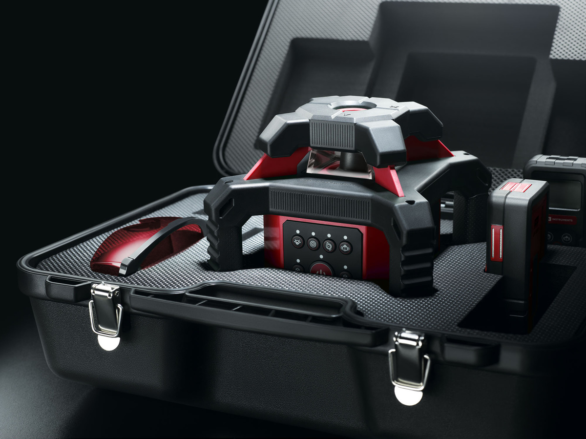 Автоматическое выравнивание. Выравнивание в вертикальной плоскости производиться также как и горизонтальной, автоматически с помощью сервоприводов по датчикам наклона. При разгоризонтировании прибора в случае толчка прибор останавливает работу и производит выравнивание сервоприводами, после чего продолжает работу далее.