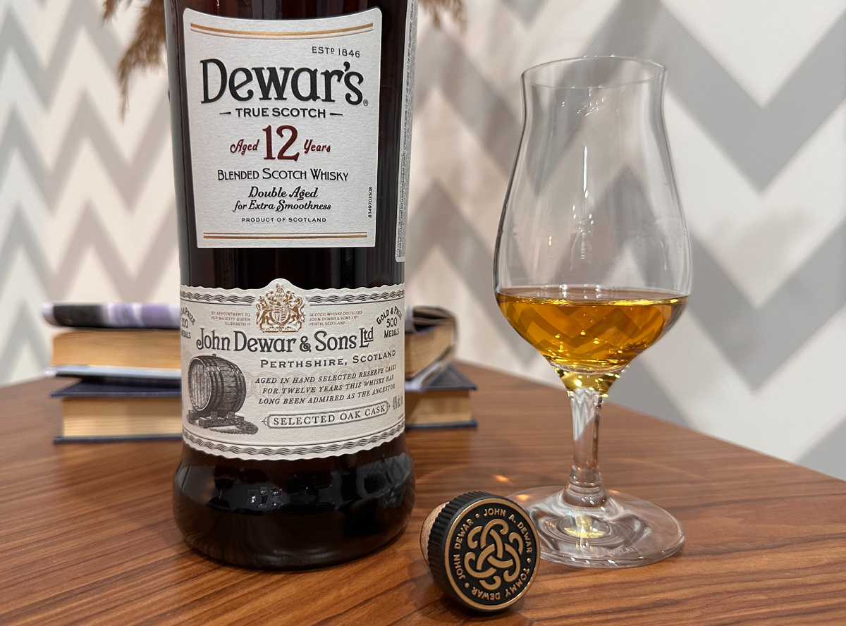 Визуально бутылка, оформление и даже пробка выглядит отлично.