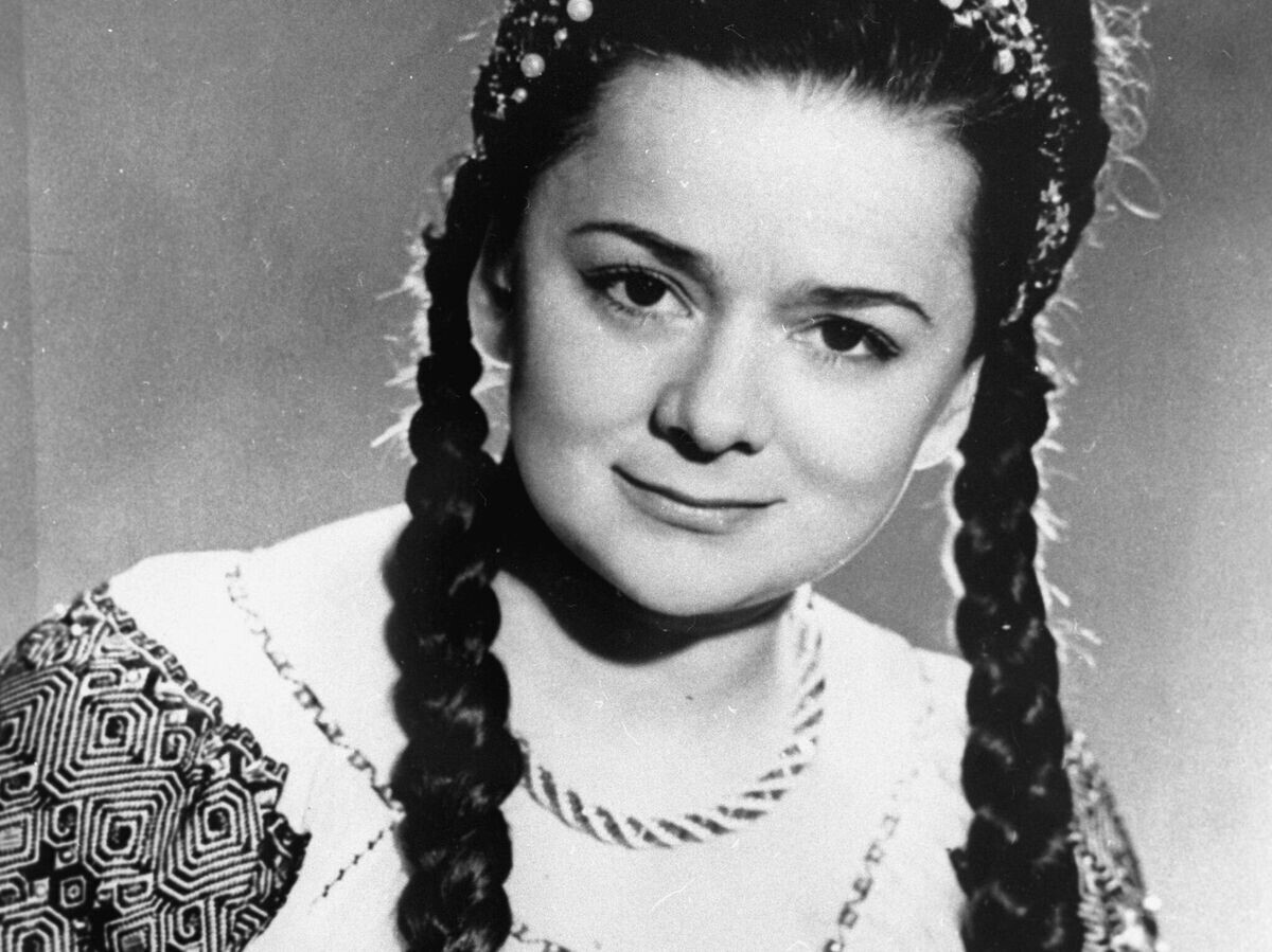  Артистка Анастасия Вознесенская в роли Сашеньки Гаврилиной в кинофильме "Пароль не нужен"© РИА Новости