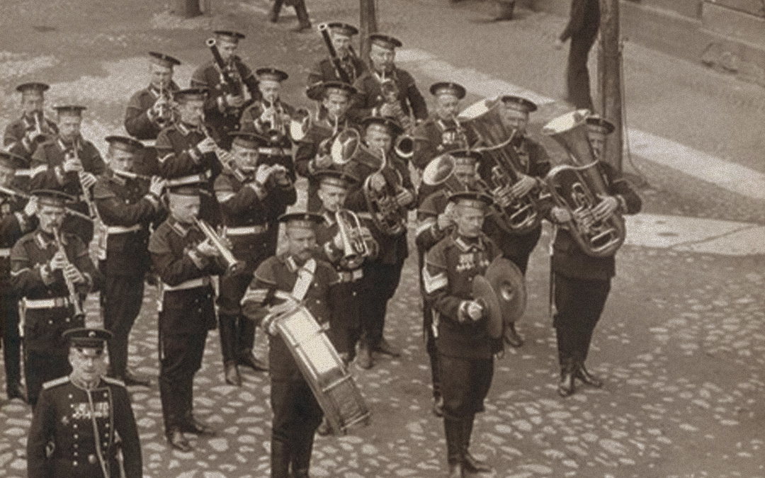 Оркестр Морского гвардейского экипажа на плацу перед выходом на парад / Май 1912 г. / Фотограф: Карл Карлович Булла (1855-1929 гг.) / Источник yandex.ru/images