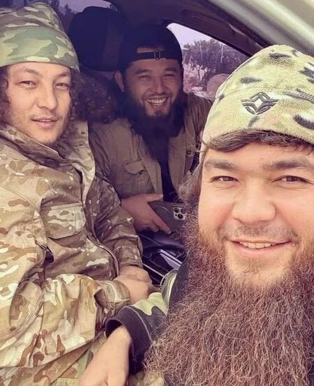    Боевики из Средней Азии и Кавказа открыто публикуют свои лица в социальных сетях / Источник: Социальные сети