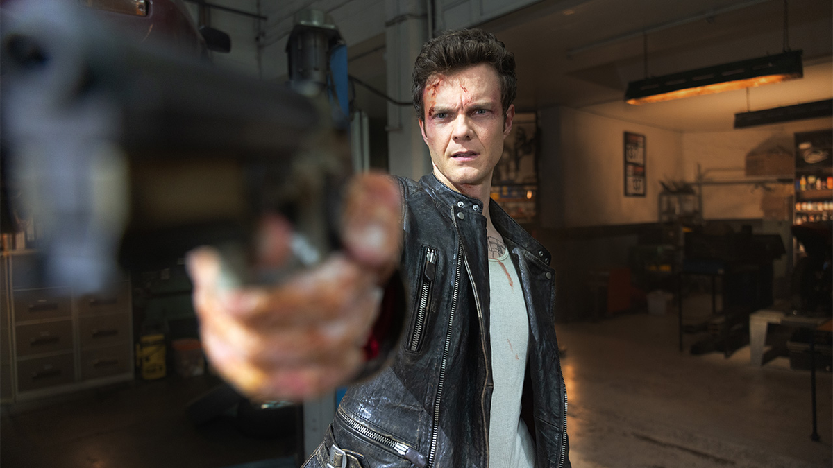 Вышел новый трейлер боевика «Новокаин» со звездой «Пацанов»