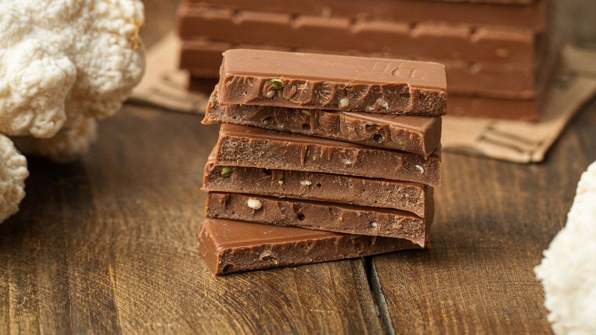 «Области разума» Молочный шоколад на миндальном молоке с экстрактом гриба ежовика гребенчатого