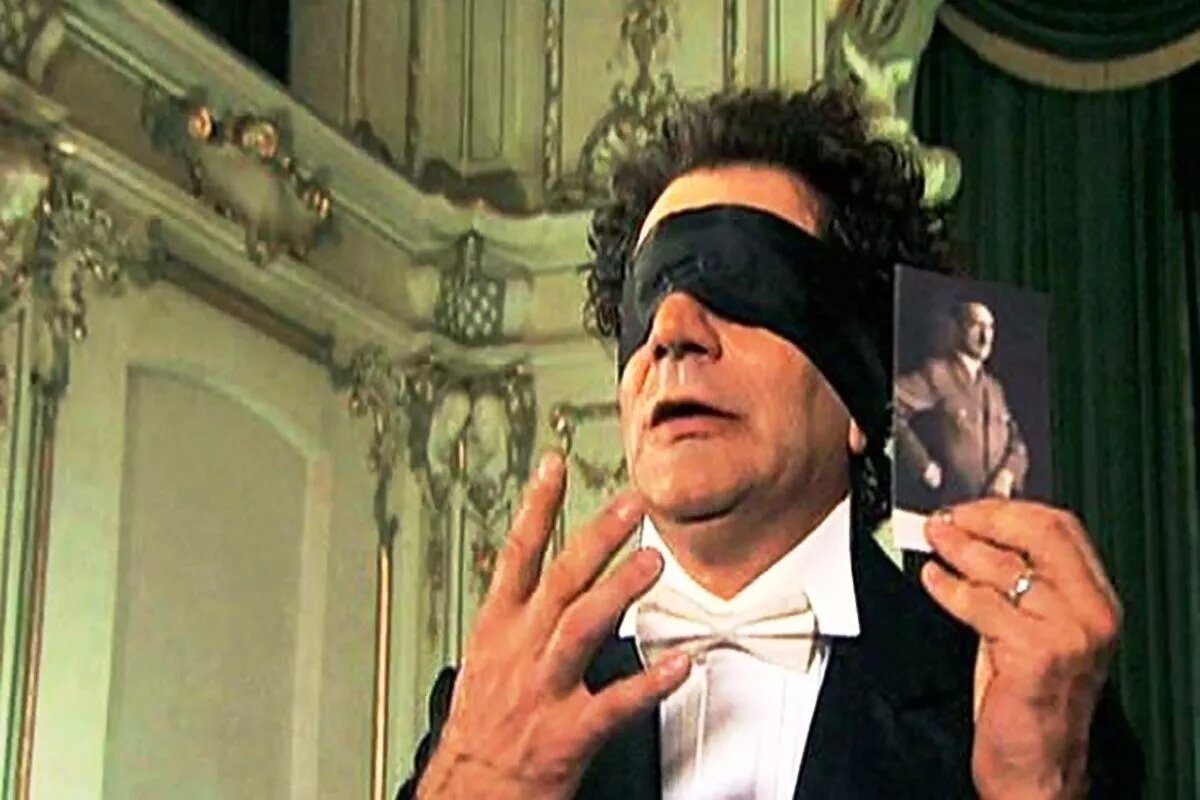 Веймарская Германия, ущемленная последствиями Первой мировой войны, являлась местом, которое притягивало шарлатанов и мистиков, великих ученых и помешанных.
Фото: Кадр из фильма «Вольф Мессинг: видевший сквозь время»