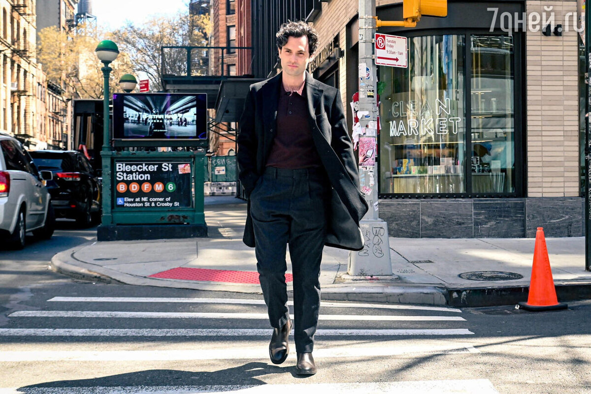    Пенн Бэджли в пятом сезоне сериала «Ты» кадр из сериала