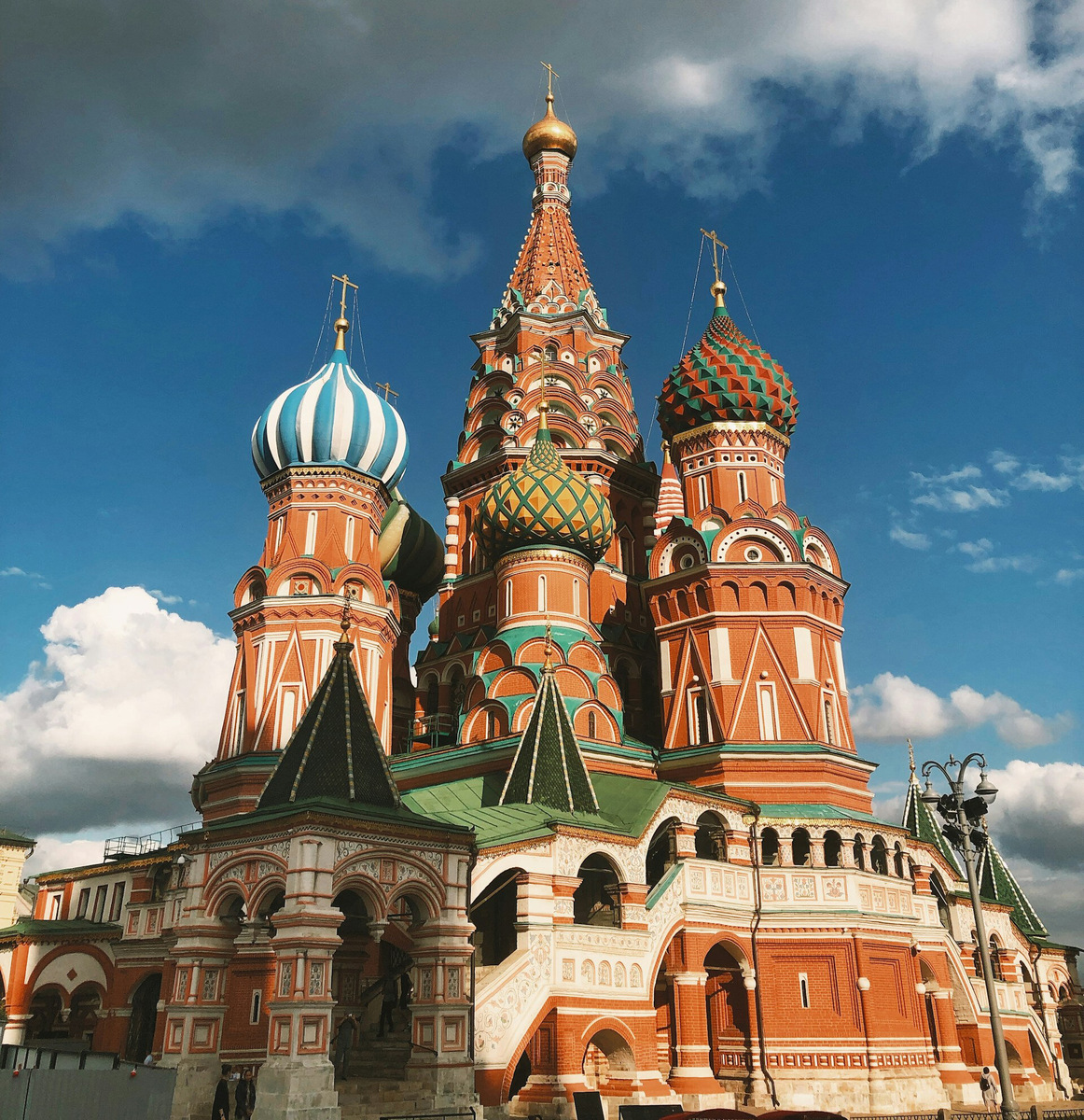 Храм Василия Блаженного — один из главных символов российской столицы. Фото: Ilya Ignatiev / Unsplash