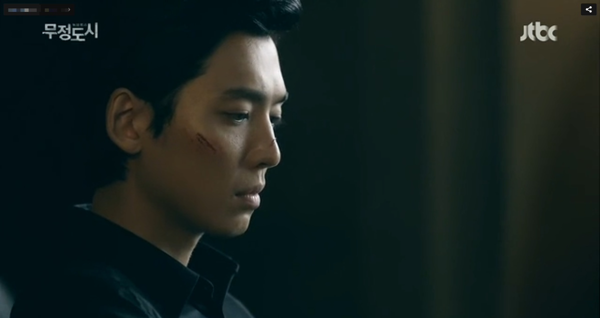 Чон Кён Хо в роли Доктора, кадр из дорамы 