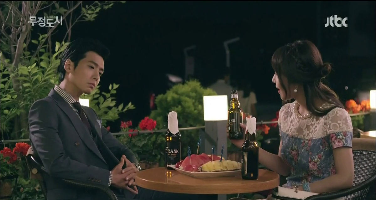 Романтическая сцена из "Безжалостного города", актёры Чон Кён Хо и Нам Гю Ри