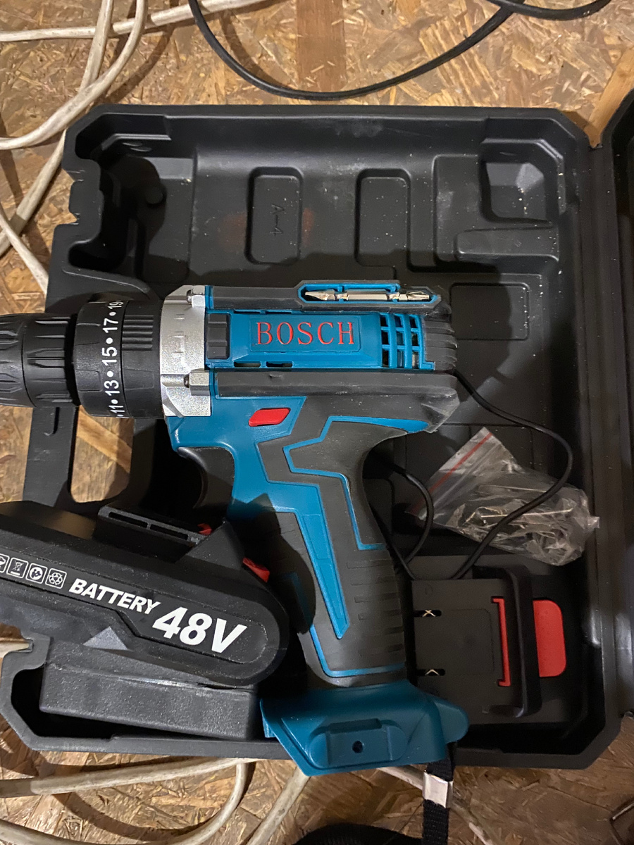 Сам шуруповерт. 