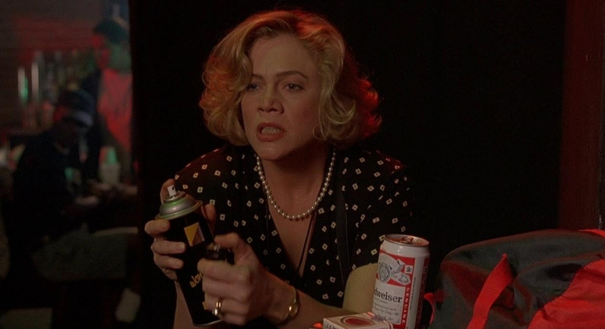 Кадр из фильма «Мамочка-маньячка» (1994)