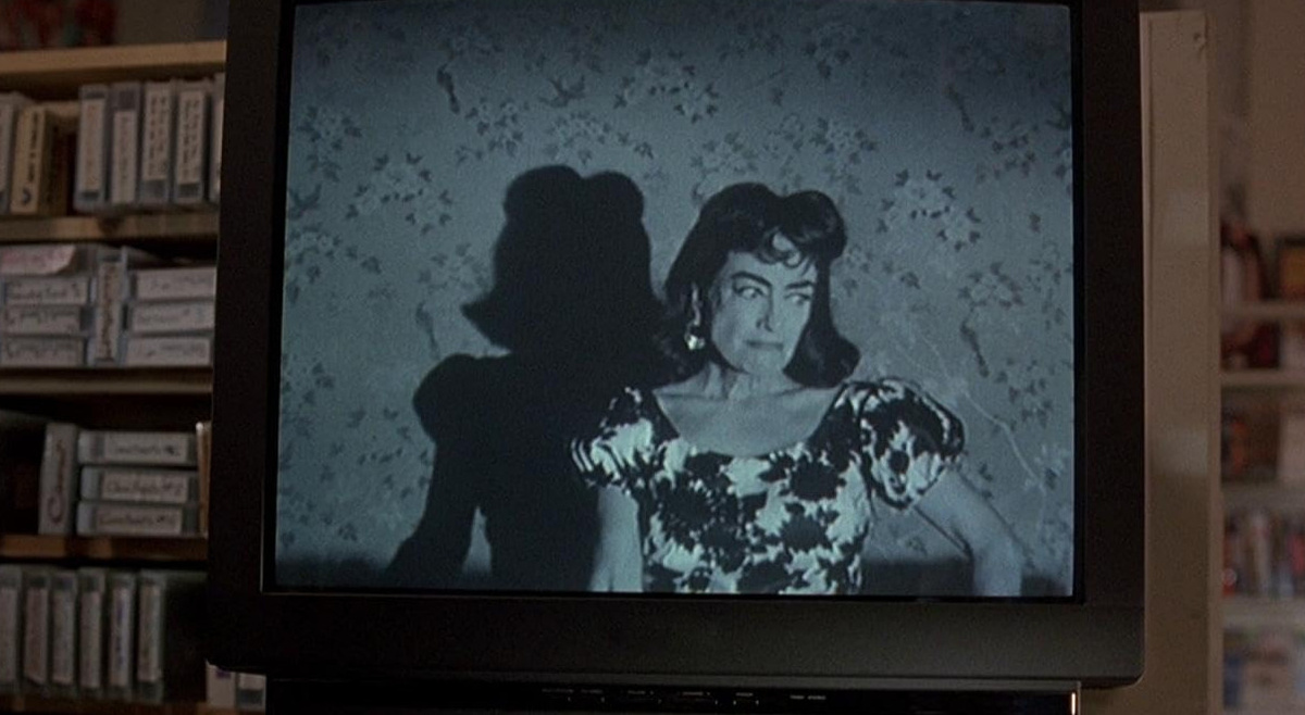 Кадр из фильма «Мамочка-маньячка» (1994)