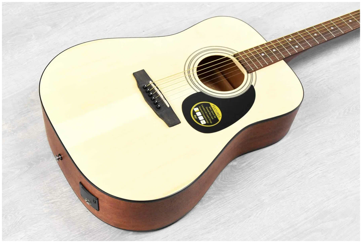 Cort AD810 - недорогой дредноут из красного дерева и ели