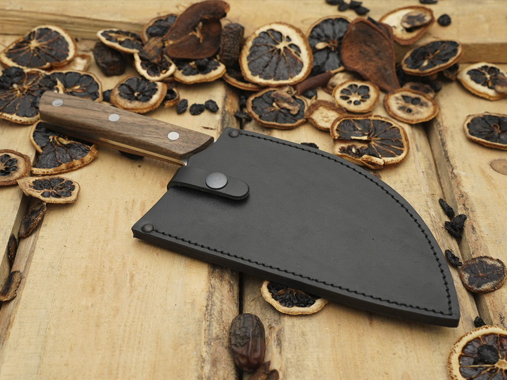 Нож "Сербский" в кожанных ножнах.