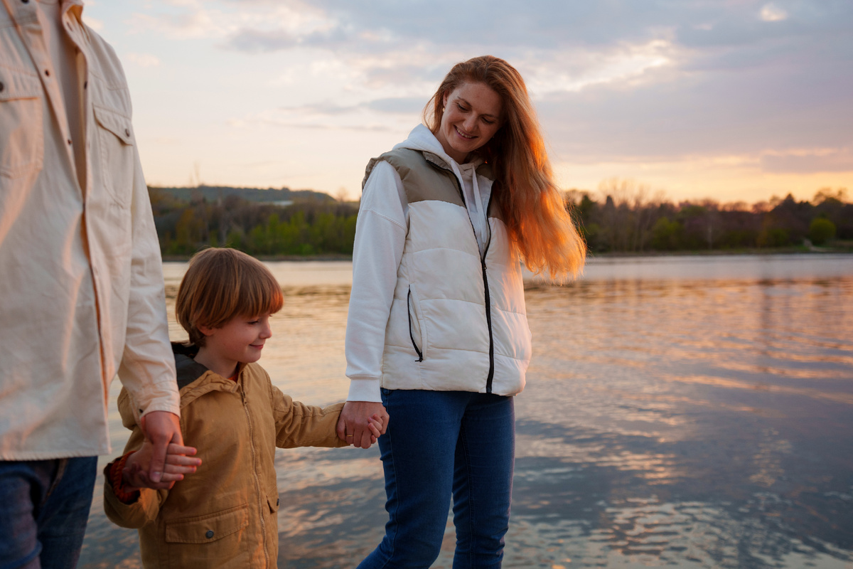 Freepic. “Боюсь навредить ребенку” - эти навязчивые мысли, к сожалению, не редкость у родителей, особенно у молодых мам, и часто являются проявлением послеродовой тревоги и даже обсессивно-компульсивного расстройства (ОКР). Если фраза “боюсь навредить ребенку” постоянно возникает в вашей голове, вызывая сильную тревогу и побуждая к определенным действиям (ритуалам), важно обратиться к психологу, чтобы разобраться в причинах и получить необходимую помощь.