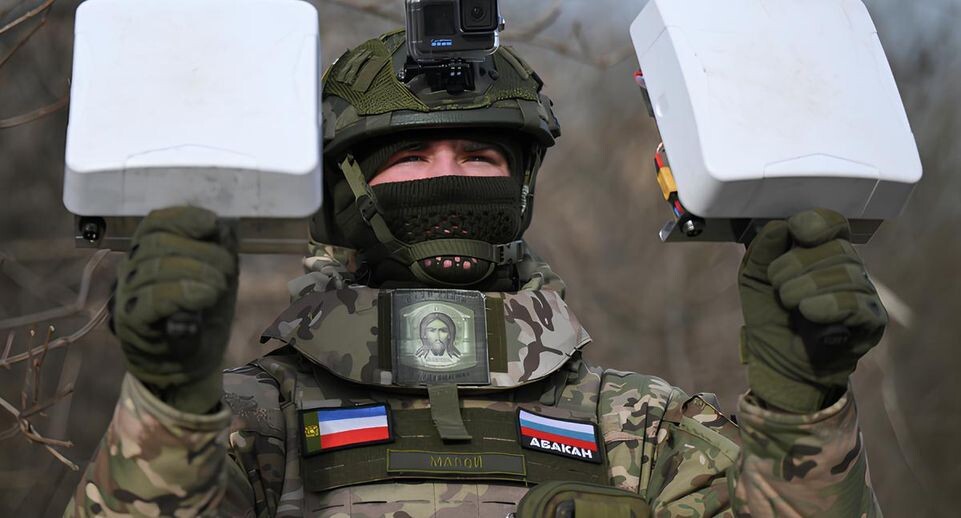    Боевая работа подразделений радиоэлектронной борьбы группировки «Север» на Курском направлении специальной военной операции. Станислав Красильников / РИА «Новости»