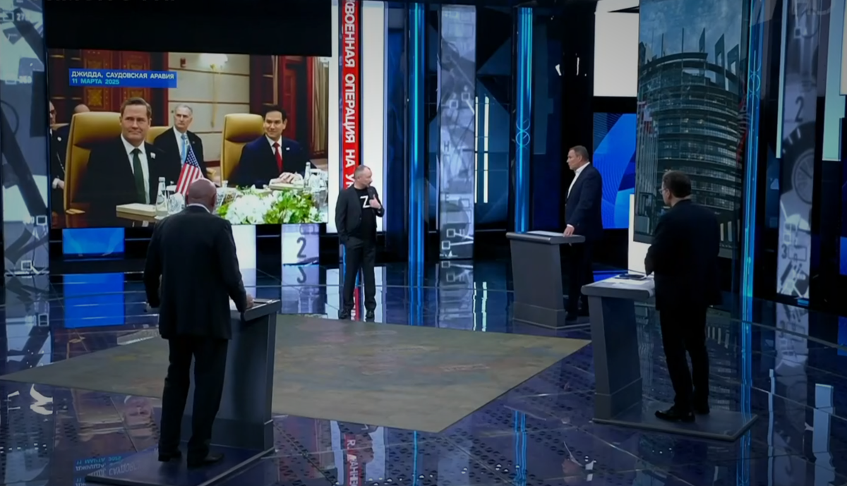 С экрана на них с упреком посмотрела американская делегация.