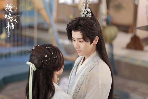 Ли Фэй в дораме "Дарую ей власть над собой". Фото из общедоступных источников. Как же ему идут длинные парики! 