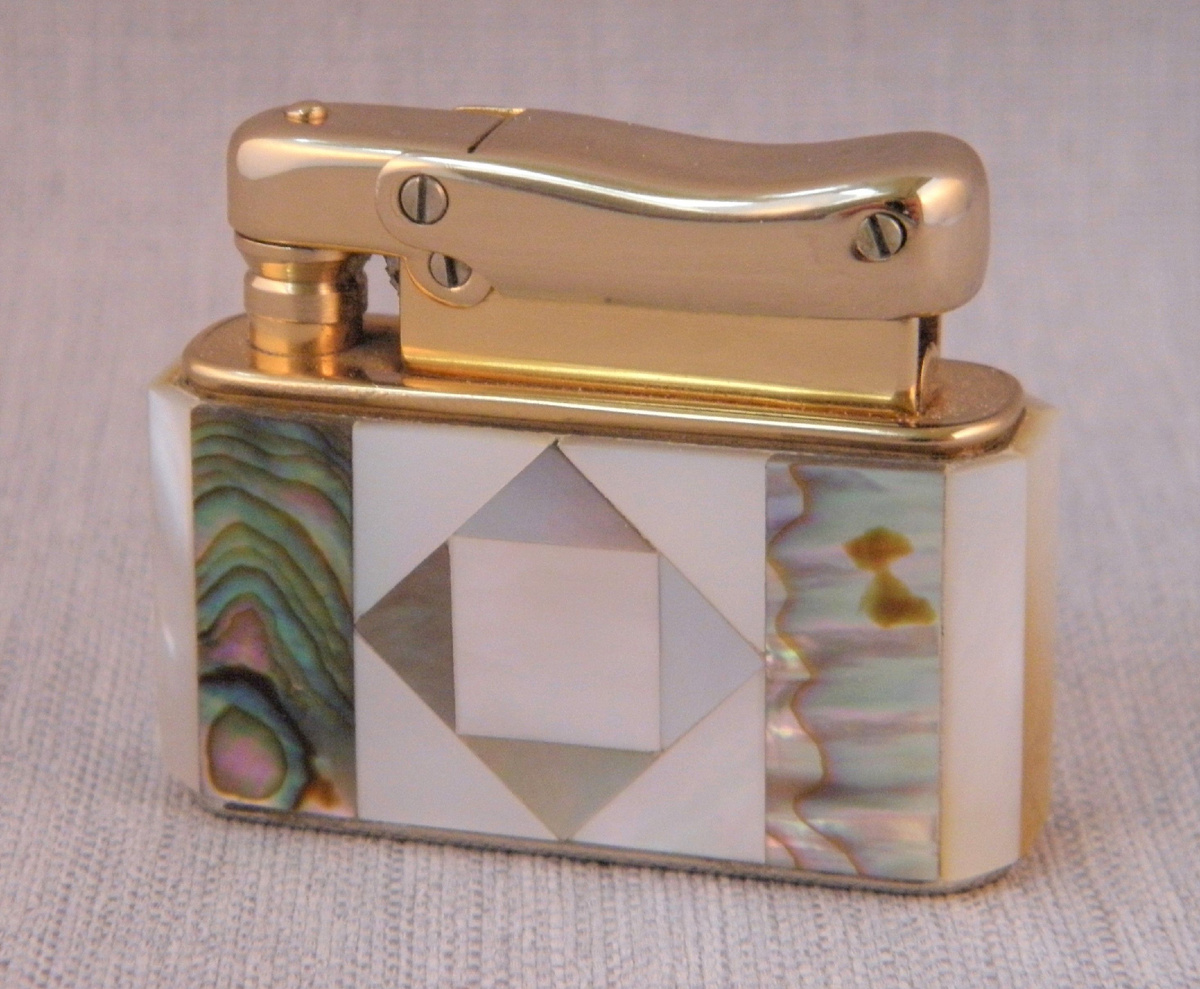 Зажигалка Colibri Monopol. Фото glomart.kz
