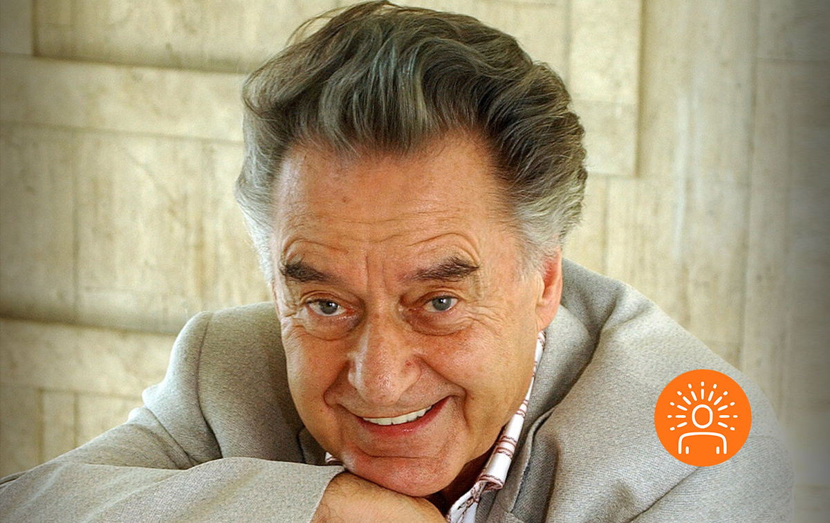 Андрей Дмитриевич Дементьев (16 июля 1928, Тверь — 26 июня 2018, Москва) — советский и российский поэт, поэт-песенник. Издано более 50 книг стихотворений поэта, не считая многочисленных сборников избранных и лучших стихов разных лет.