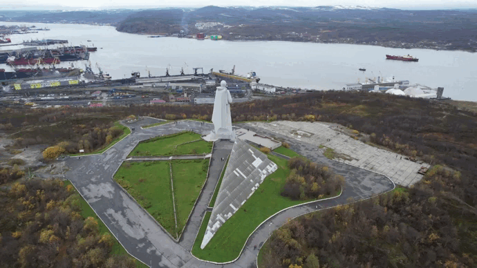 Памятник Защитникам Советского Заполярья в годы Великой Отечественной войны. 2022 г.