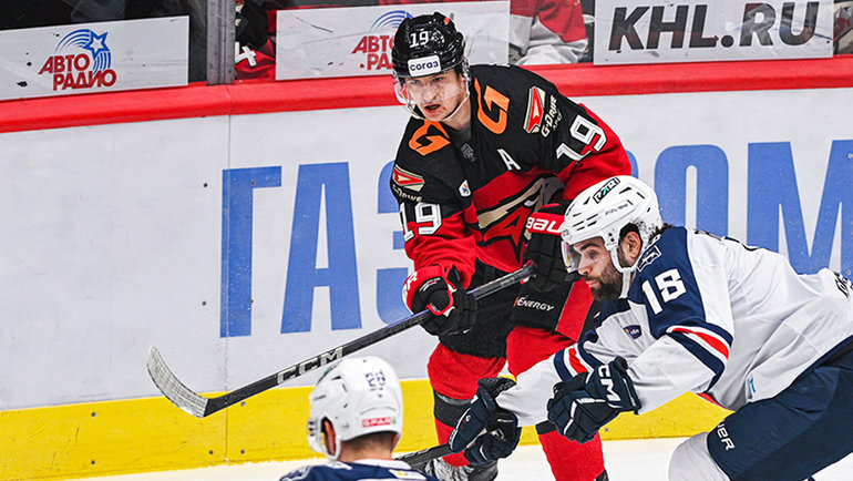    Нападающий «Авангарда» Владимир Ткачев в матче против «Торпедо».ХК «Авангард»