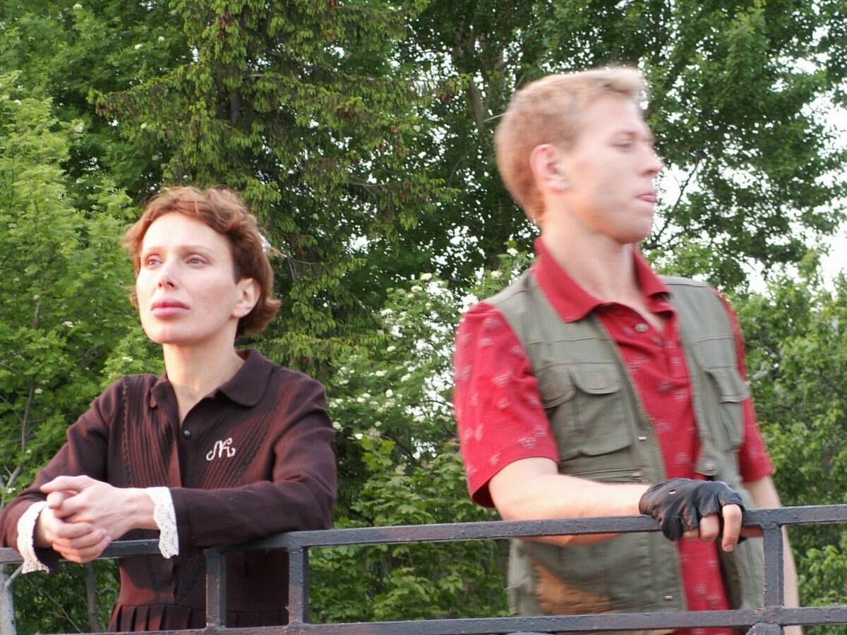 «Не думай про белых обезьян» (2008) Режиссер: Юрий Мамин. В ролях: Михаил Тарабукин, Катерина Ксеньева, Алексей Девотченко, Анвар Либабов, Сергей Юрский, Олег Басилашвили, Дмитрий Аверин, Максим Бритвенков, Людмила Ширяева, Денис Чуприна