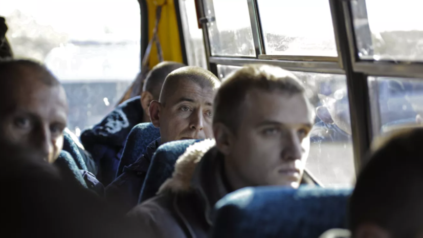     Военнопленные перед процедурой обмена РИА Новости