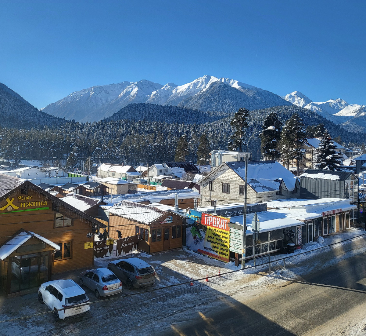 Вид на улицу Ленина с лицевой части отеля 