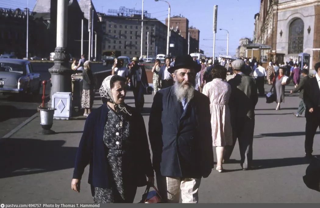 На Комсомольской площади, 1964 г. Автор: Thomas T. Hammond.