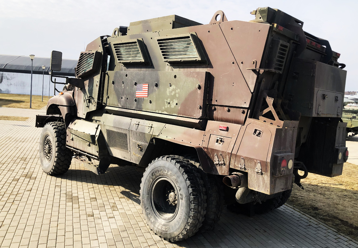 Характерное внешнее отличие Maxx Pro PLUS- сдвоенные колеса заднего моста.