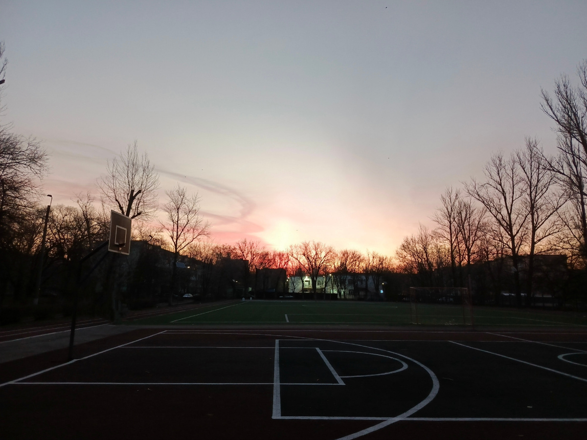 Огненный рассвет на стадионе