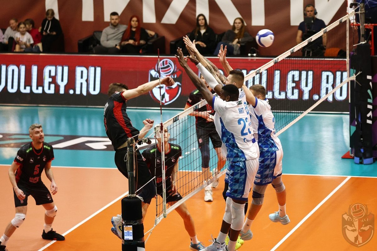    Нижегородцы достойно сражались два сета, но далее силёнок уже не хватило