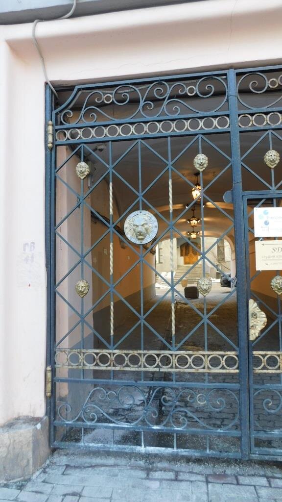 улица Арбат, дом 43. Март 2025 г. Из личного архива автора.