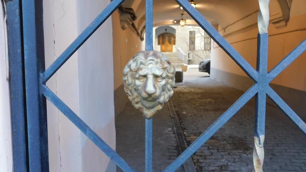 улица Арбат, дом 43. Март 2025 г. Из личного архива автора.