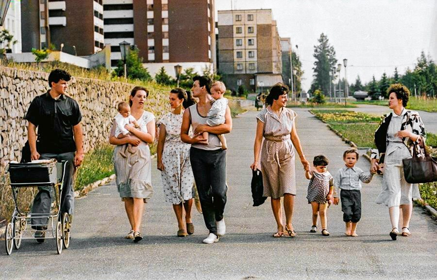 На улице Калинина (Белорусская ССР, гор. Новополоцк, 1980 год).