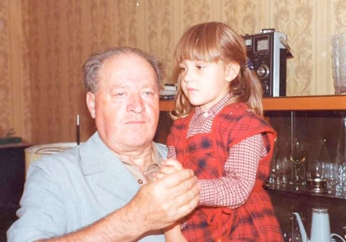 Надежда Бахтина с дедушкой