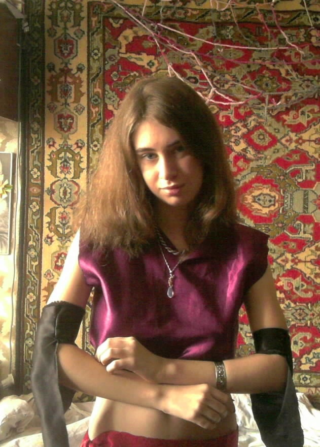 Ориби Каммпирр. Авторский костюм на Чародеек: совмещение элементов одежды из мультфильма и авторских. Постепенно оригинал становится с трудом узнаваем, его заменяют подобные топики и юбки других цветов. © Copyright: Ориби Каммпирр