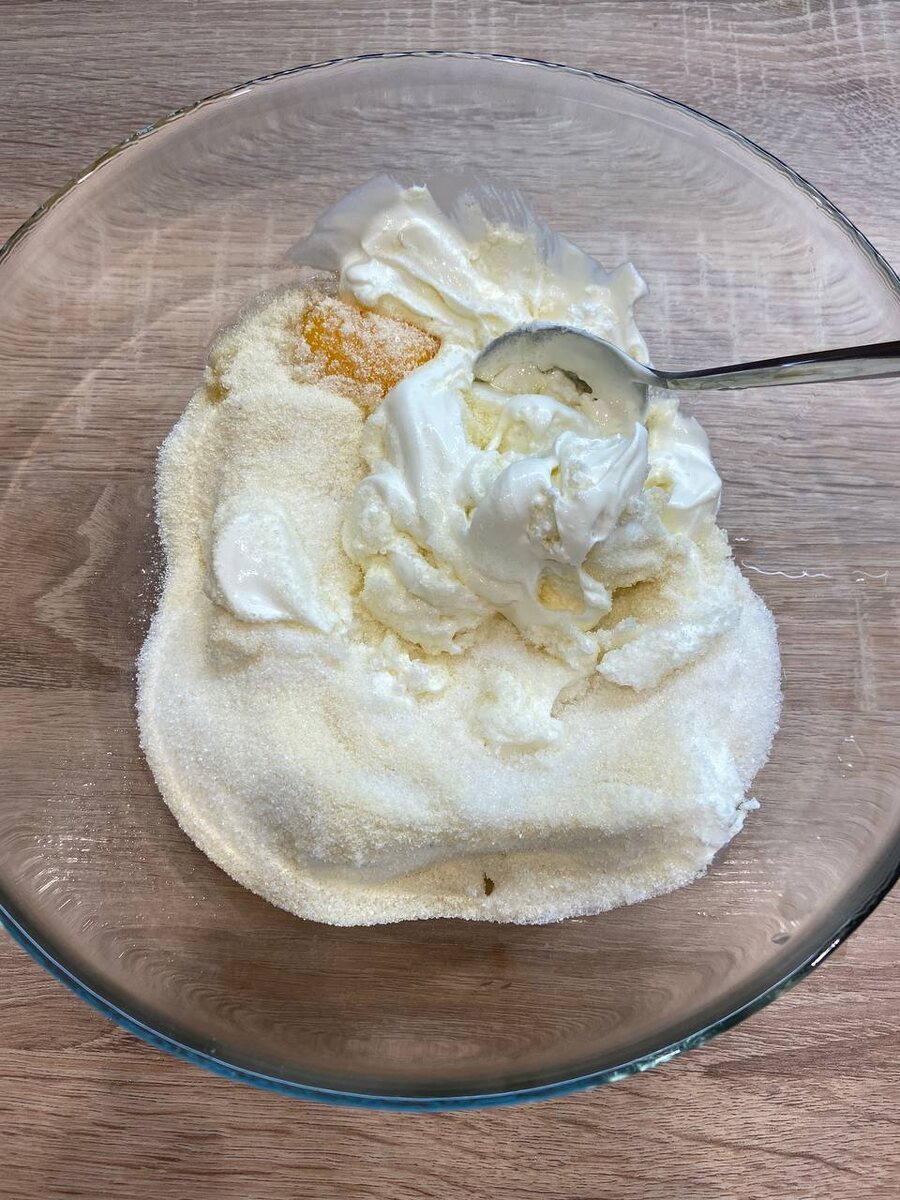 Можно не добавялть ничего и оставить так массу для выпекания. Самый любимый вариант у меня - добавить банан.