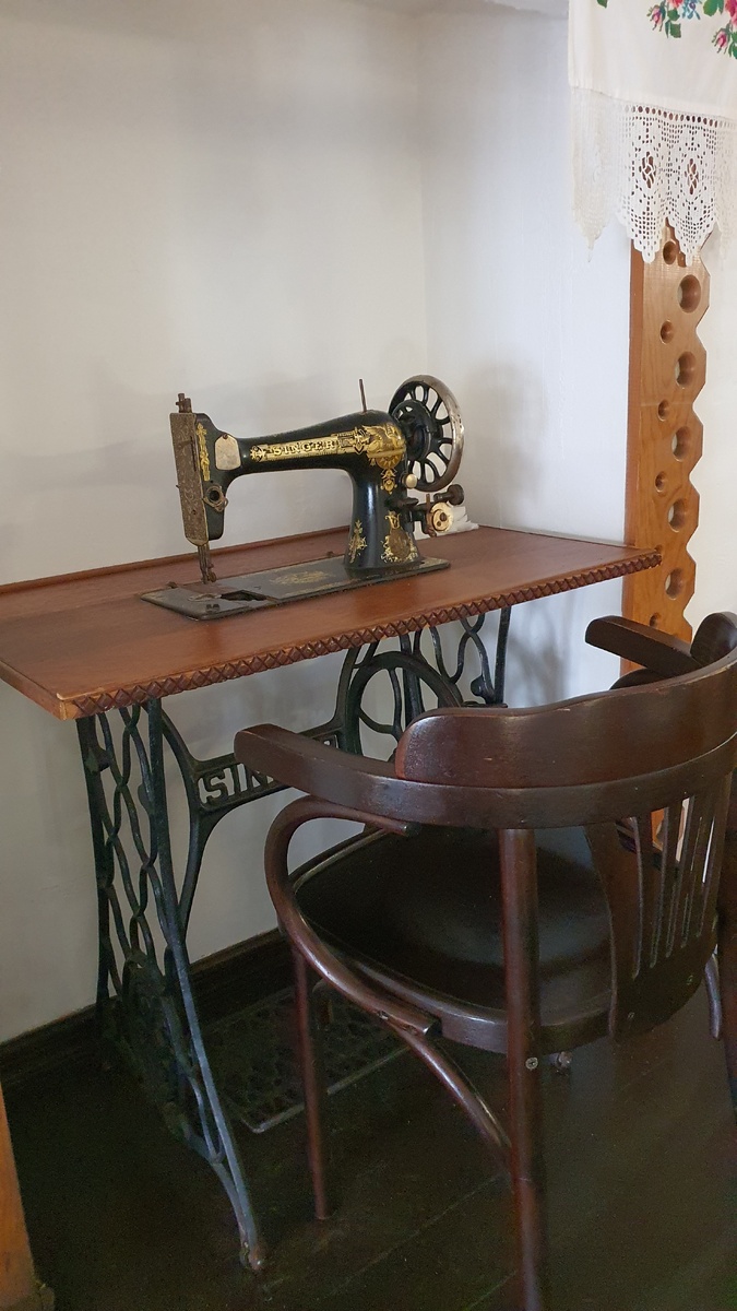 можно и здесь сесть за стол видимо, фото автора