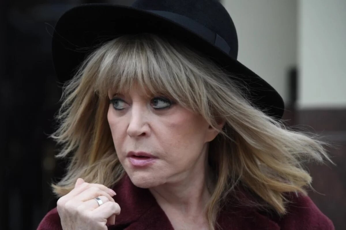    Алла Пугачева.