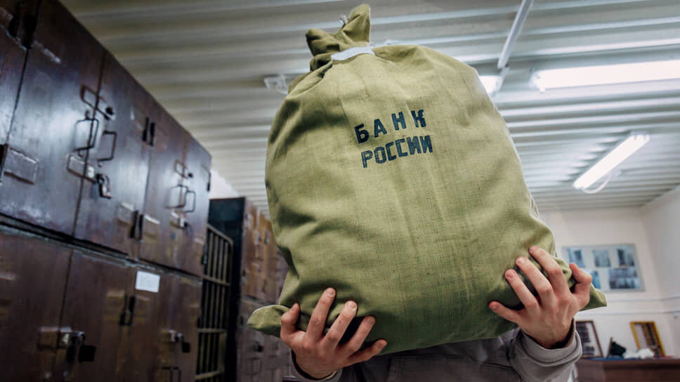 Замедление прироста объема избыточных денег в экономике при сохранении ее роста дает аналитикам ЦБ надежду на замедление инфляции.📷Фото: Марина Молдавская / Коммерсантъ