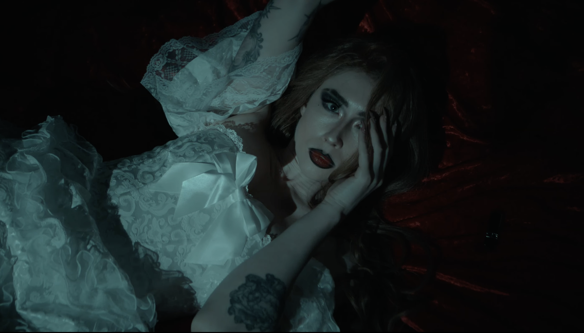 кадр из клипа