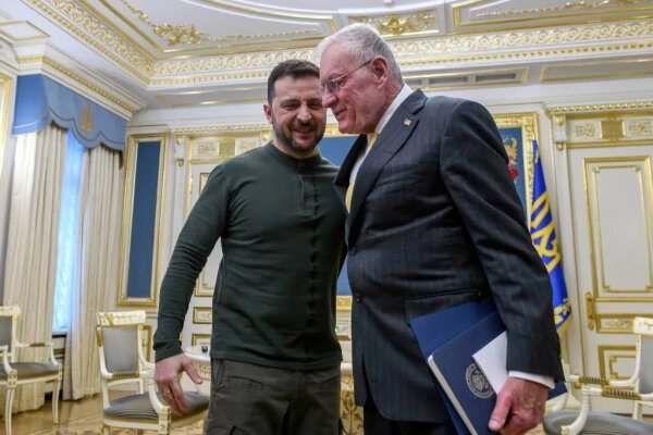 Владимир Зеленский и Кит Келлог. Обложка © Shutterstock / FOTODOM / paparazzza