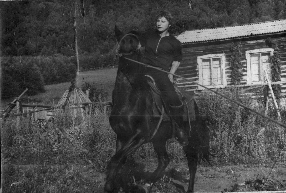 Виктор Шичков. Объезжание коня.